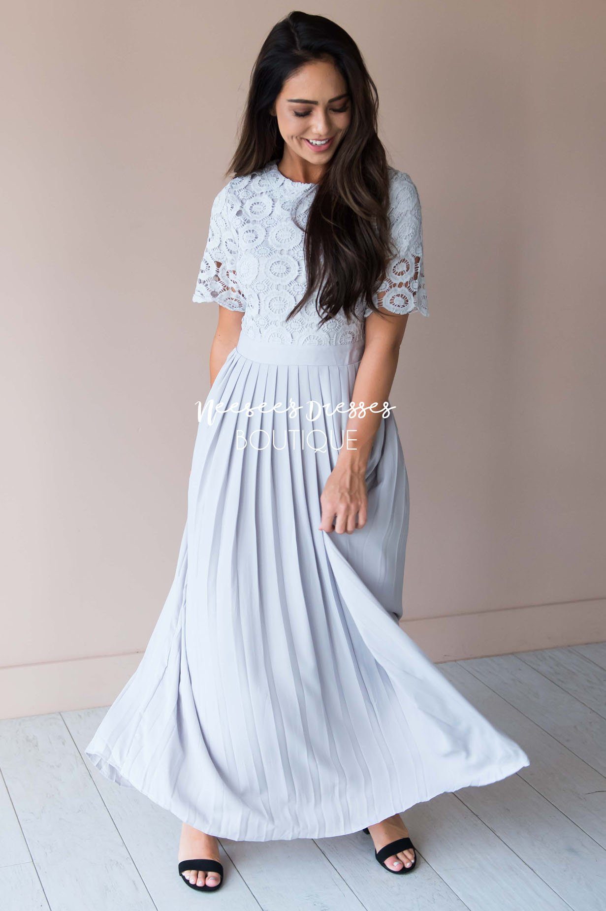 Picture perfect light clearance grey lace maxi dress